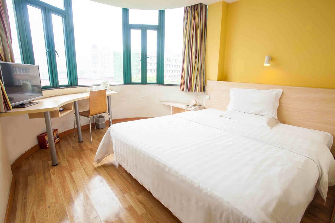 7Days Inn Yunfu Luoding Central Номер фото