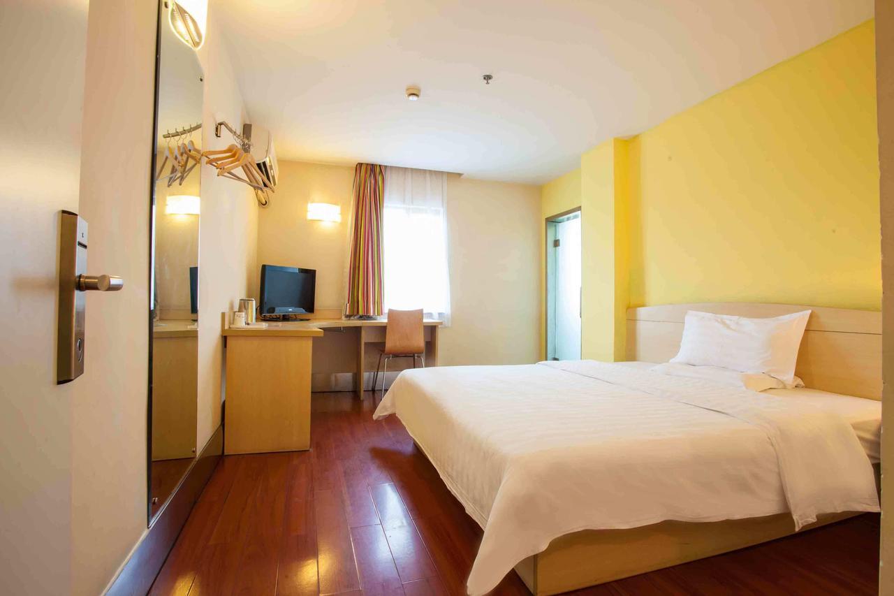 7Days Inn Yunfu Luoding Central Номер фото