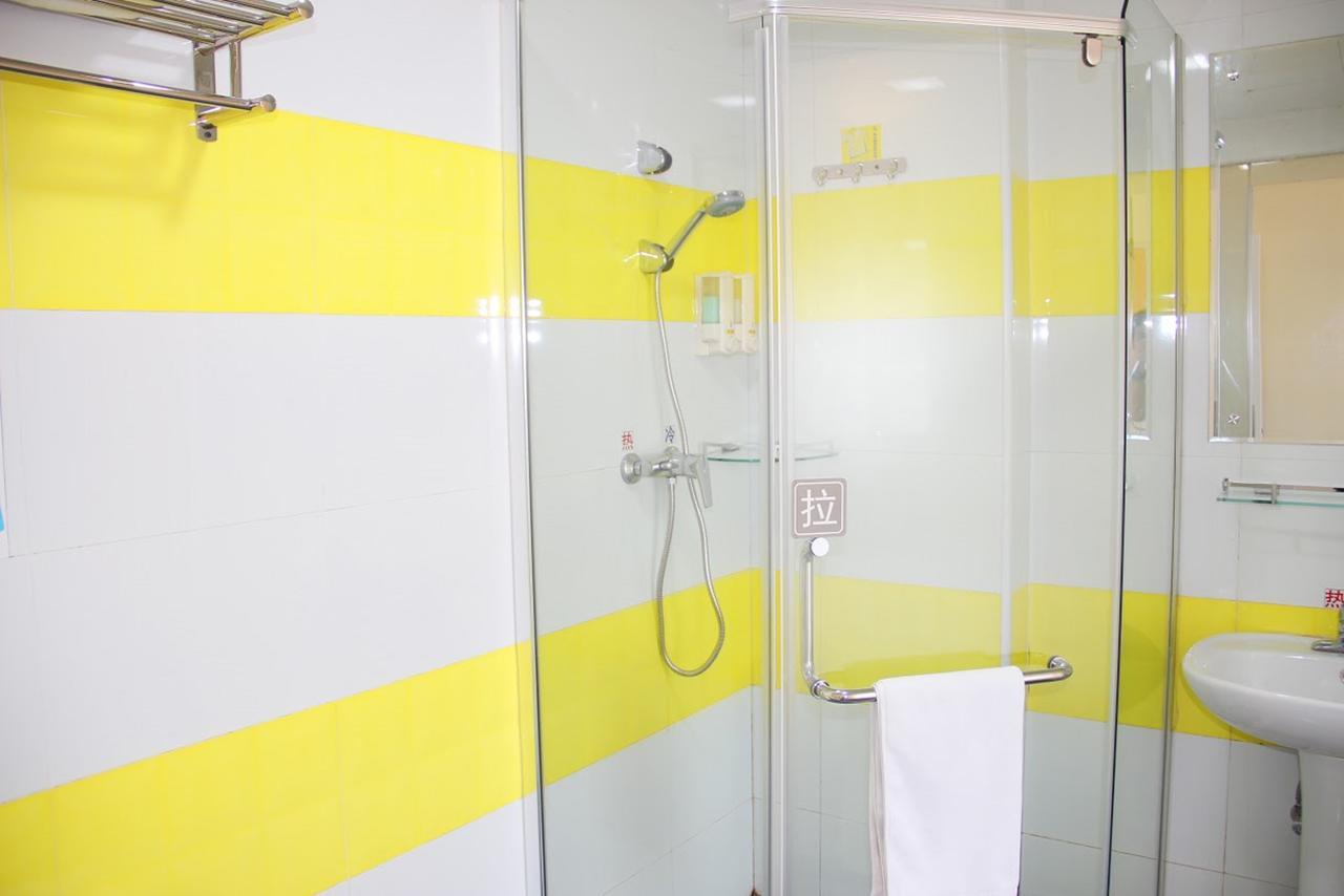 7Days Inn Yunfu Luoding Central Экстерьер фото