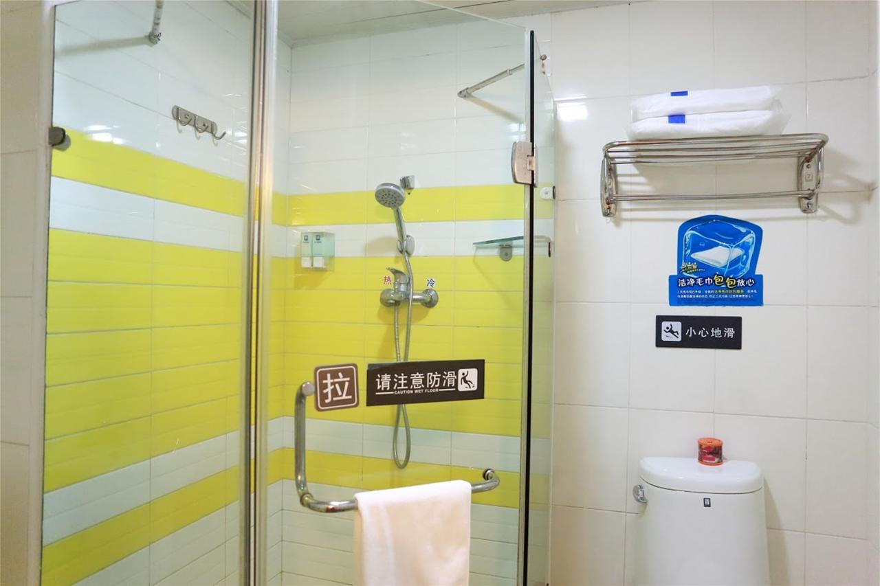 7Days Inn Yunfu Luoding Central Экстерьер фото